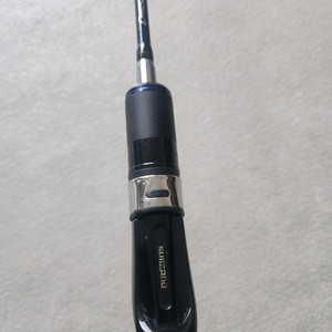 시마노 게임타입 슬로우J광어 베이트캐스팅 낚싯대 이미지