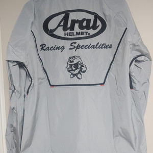 아라이 바람막이 실버 새상품 판매합니다.