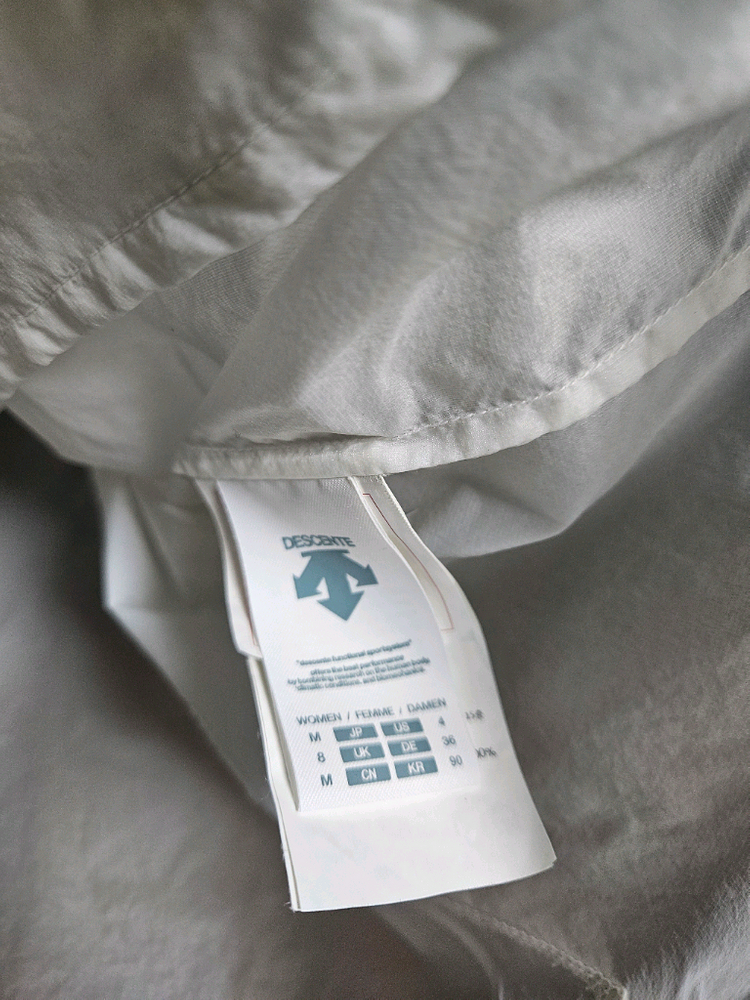 데상트 여성 바람막이쟈켓--1