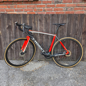 에스웍스 타막 sl5, 9070di2 전동변속, 세라믹스피드 빅풀리, 툴레 993 아웃웨이 플래폼 후미형 캐리어