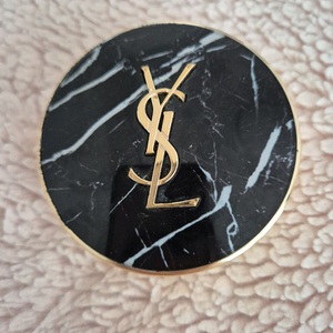 입생로랑 쿠션케이스 이미지