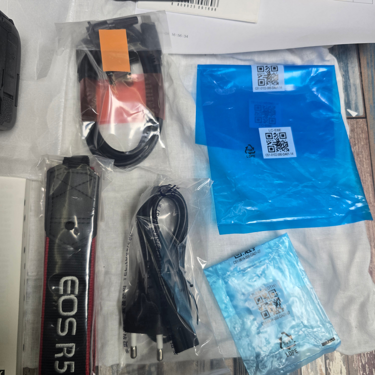 캐논 EOS R5 미러리스 8K RF 바디(풀박+추가구성)--2