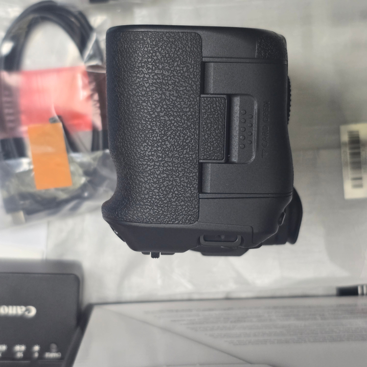 캐논 EOS R5 미러리스 8K RF 바디(풀박+추가구성)--8