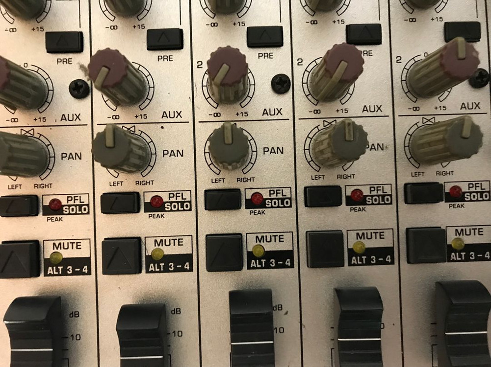 베링거 MX2004A 믹싱콘솔 이미지