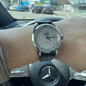 오메가 아쿠아테라 쿼츠 양각 이미지