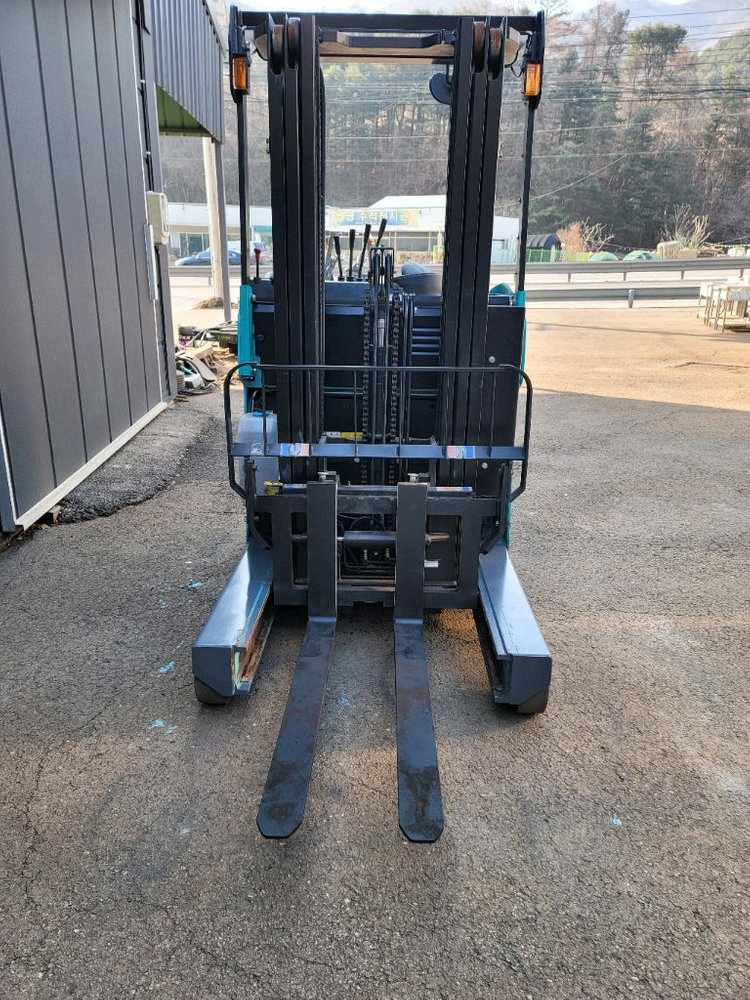 신차급 스미토모 1.5톤 4.5M3단 입식지게차 판매 이미지