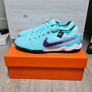 (새상품) 나이키 티엠포 레전드 10 프로 TF 풋살화