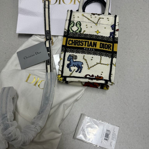 디올 북토트 미니 급매. 이미지