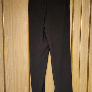 무신사스탠다드 크링클 원 턱 와이드 밴딩 팬츠 다크그레이 색상