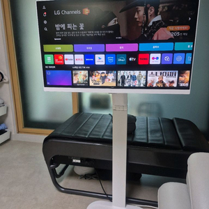LG 27인치4K 스마트 모니터 스윙 27U730SAW + 정품스탠드 STA32F 이미지