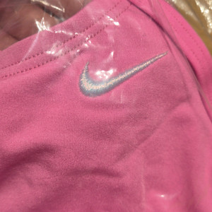 나이키 컷아웃 메탈릭 핑크글로우 26 미개봉