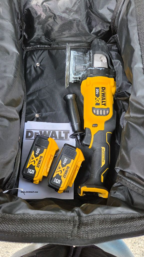 디월트 무선 광택기 세트 이미지