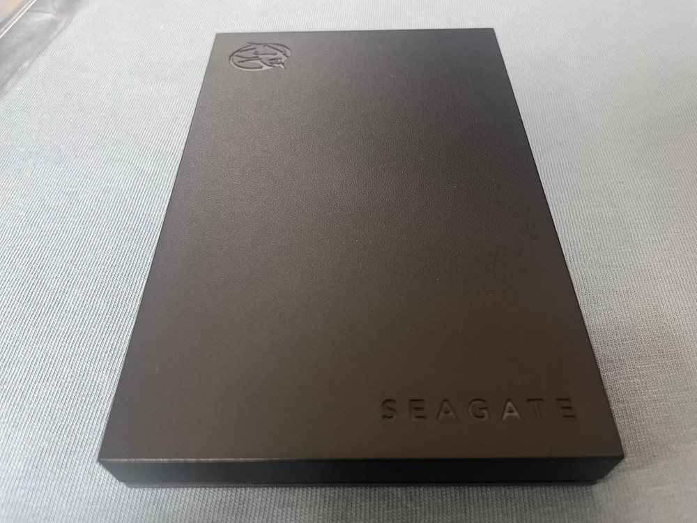 씨게이트 파이어쿠다 휴대용 외장하드 / 1TB / 본품 + 케이블 이미지