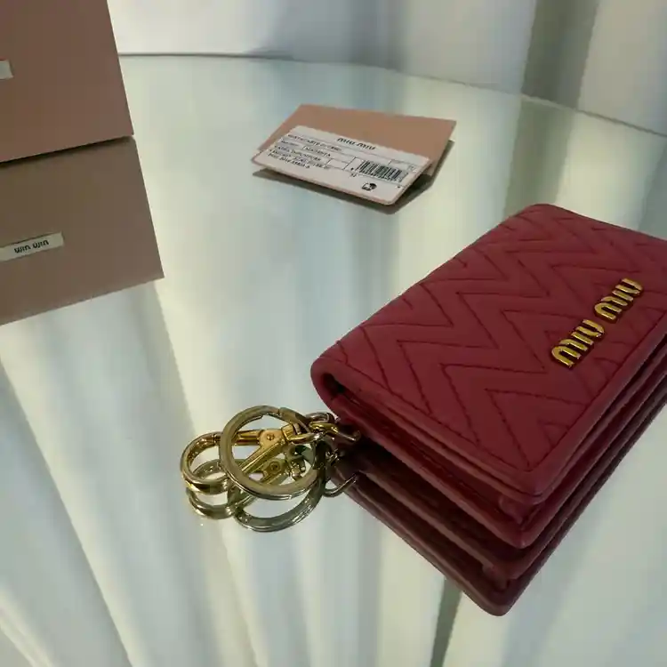 미우미우 나파 퀄팅 키링 카드지갑 이미지