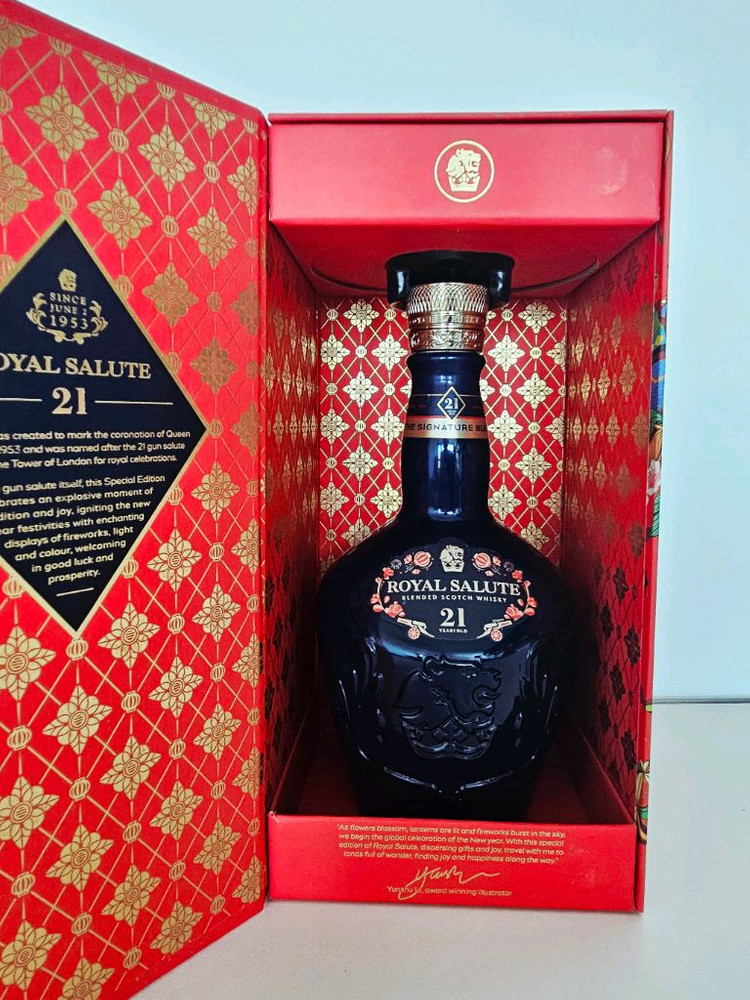 ROYAL SALUTE 양주 공병 설 에디션 한정판 빈병 술병 이미지