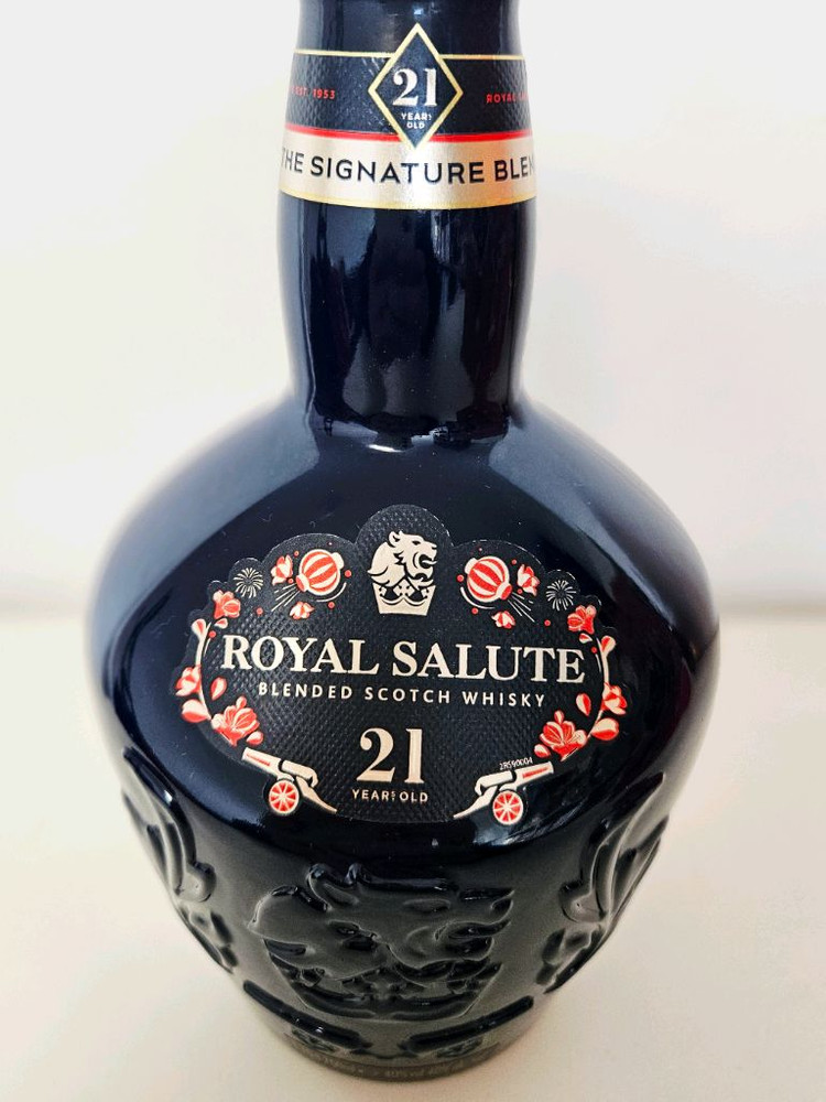 ROYAL SALUTE 양주 공병 설 에디션 한정판 빈병 술병 이미지