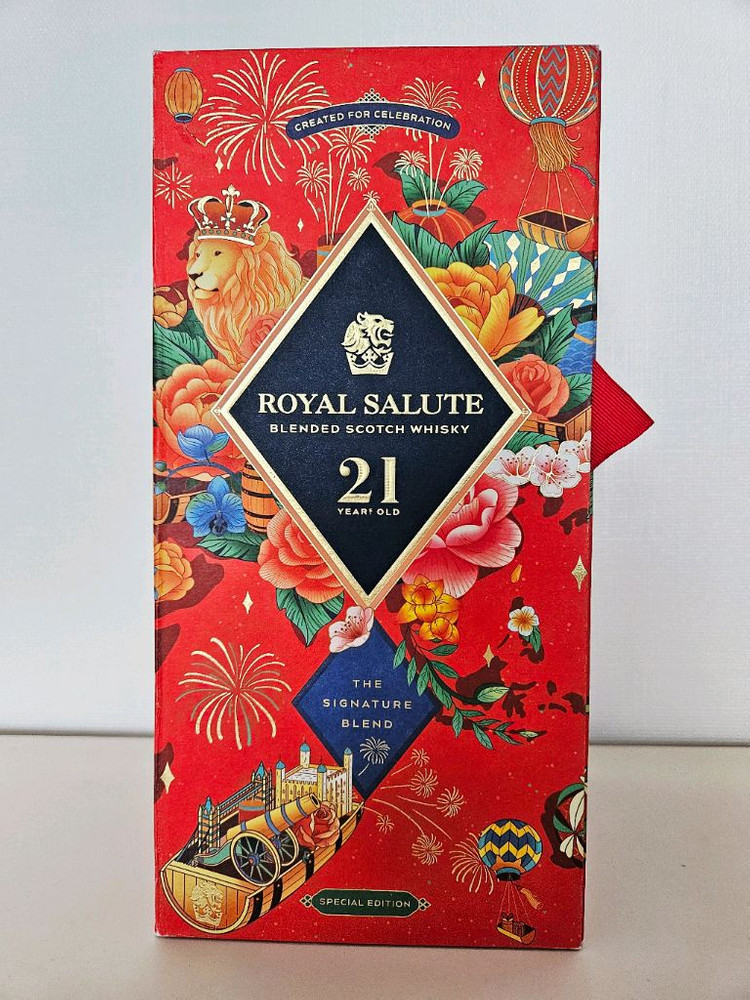 ROYAL SALUTE 양주 공병 설 에디션 한정판 빈병 술병 이미지