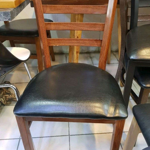 식당용 철재의자 이미지