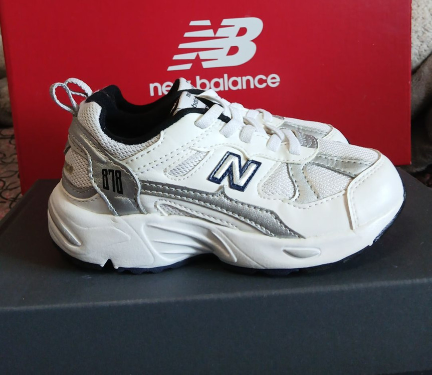 뉴발란스 키즈878KOE175화이트실버 운동화 거의새거.한번신음 이미지