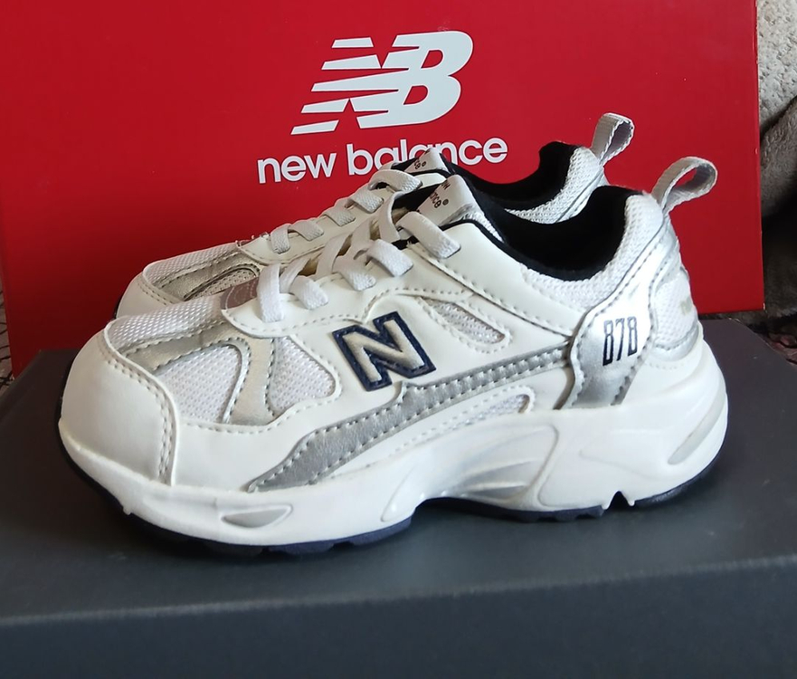 뉴발란스 키즈878KOE175화이트실버 운동화 거의새거.한번신음 이미지