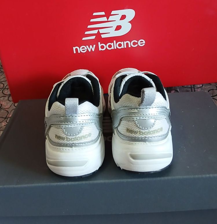 뉴발란스 키즈878KOE175화이트실버 운동화 거의새거.한번신음 이미지