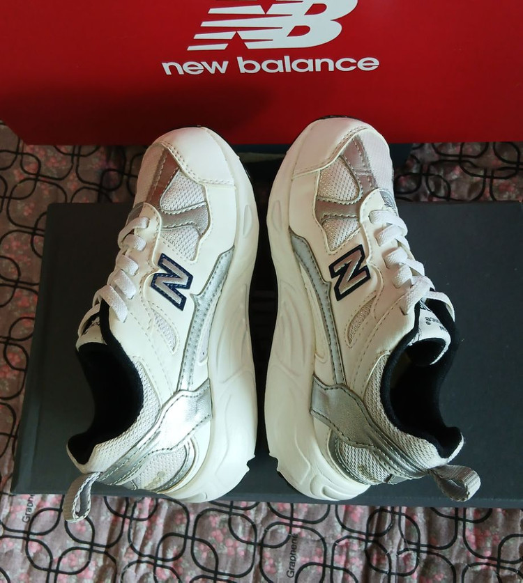 뉴발란스 키즈878KOE175화이트실버 운동화 거의새거.한번신음 이미지
