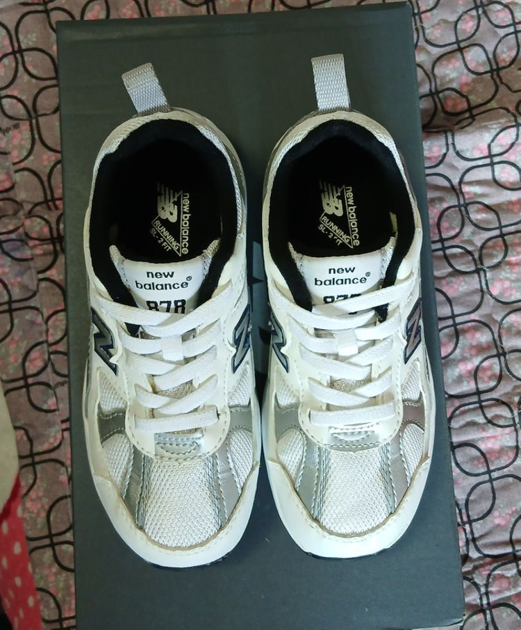 뉴발란스 키즈878KOE175화이트실버 운동화 거의새거.한번신음 이미지
