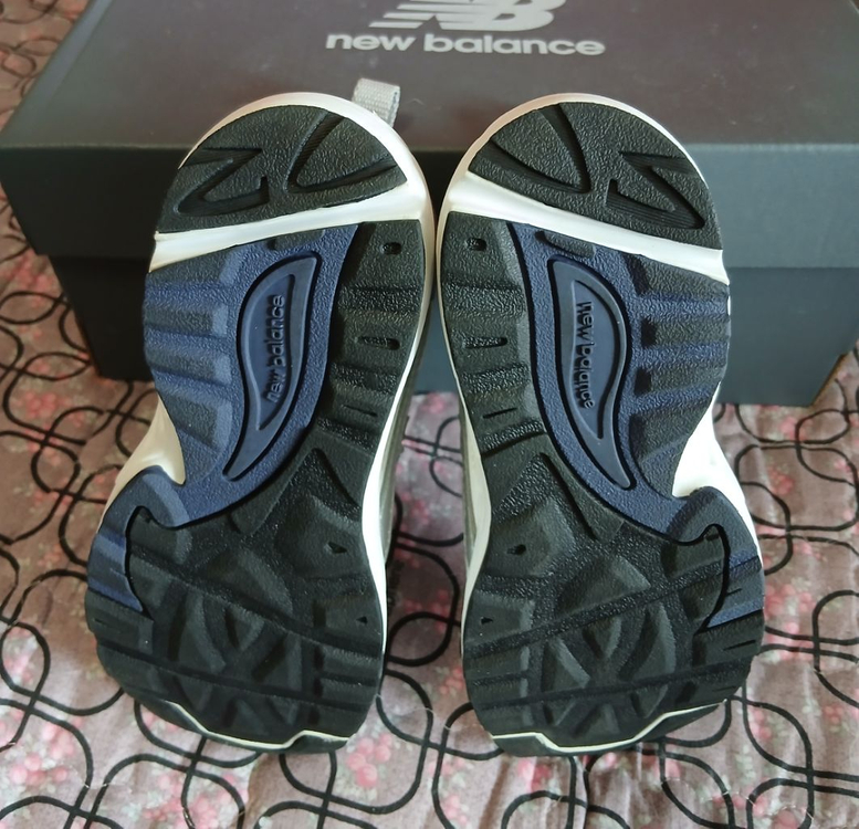 뉴발란스 키즈878KOE175화이트실버 운동화 거의새거.한번신음 이미지