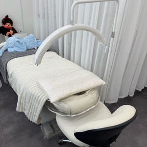 미용전동온열베드+의자+색감밝기조절조명 이미지