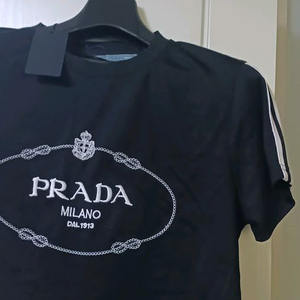 프 라 다 배꼽티