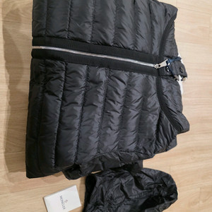 몽클레어 여자 경량패딩 라이에(Raie) 3사이즈 새상품 판매합니다