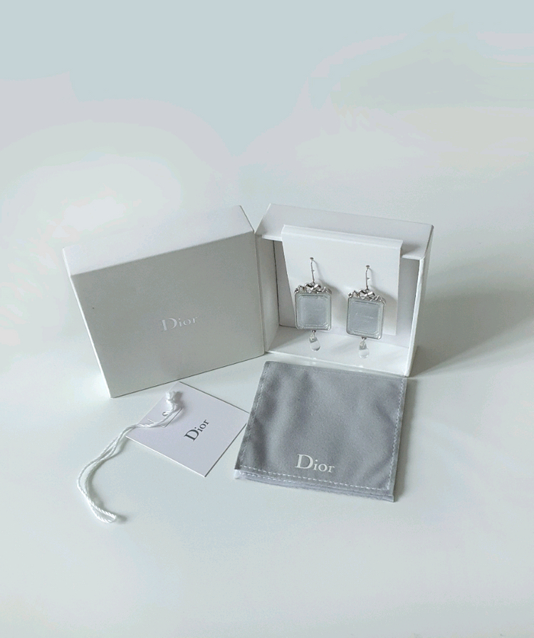 정품 디올 귀걸이 미러 프레임 드롭 피아스 이어링--1