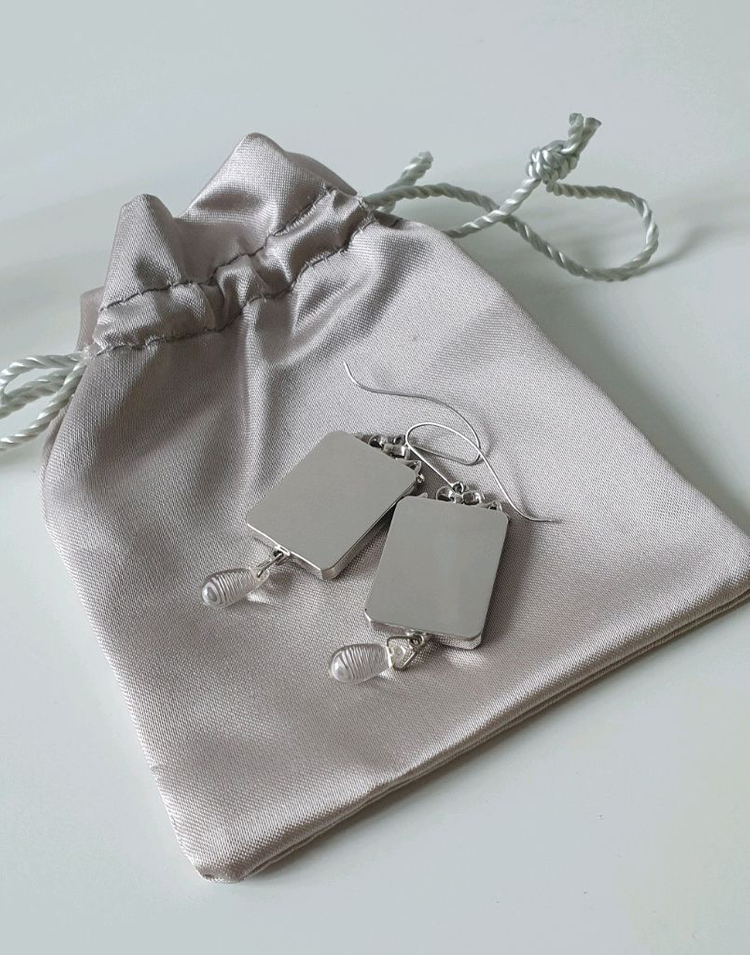 정품 디올 귀걸이 미러 프레임 드롭 피아스 이어링--2