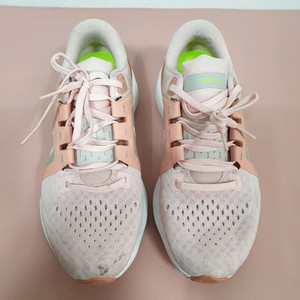 나이키 핑크 에어 줌 보메로16 운동화 245사이즈 이미지