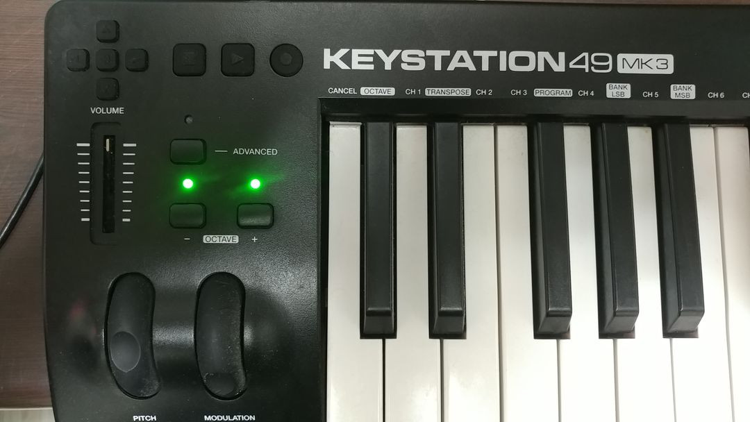 아콘 마스터키 25, 키스테이션 49, 전자 피아노 바,이,엘 120, ﻿카시오 CT 700, ﻿﻿삼익 N1PRO 이미지