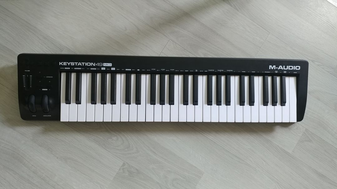 아콘 마스터키 25, 키스테이션 49, 전자 피아노 바,이,엘 120, ﻿카시오 CT 700, ﻿﻿삼익 N1PRO 이미지