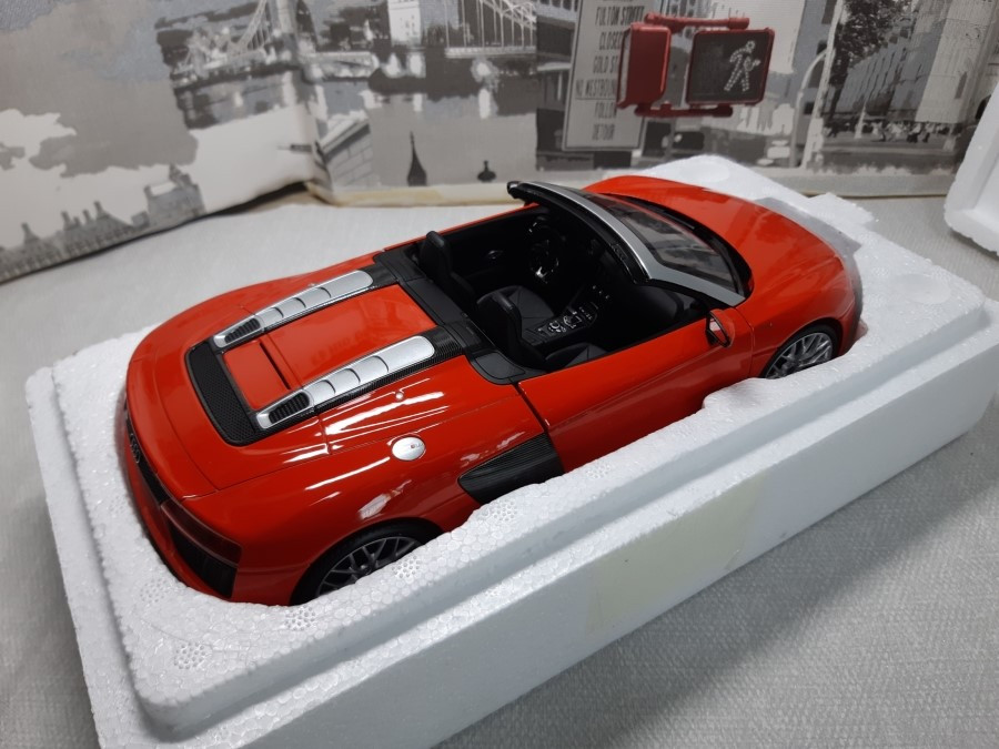 i-Scale 쿄쇼 Audi R8 Spyder V10 RED 1:18 , 1대18 다이캐스트 컨버터블 모델카 이미지