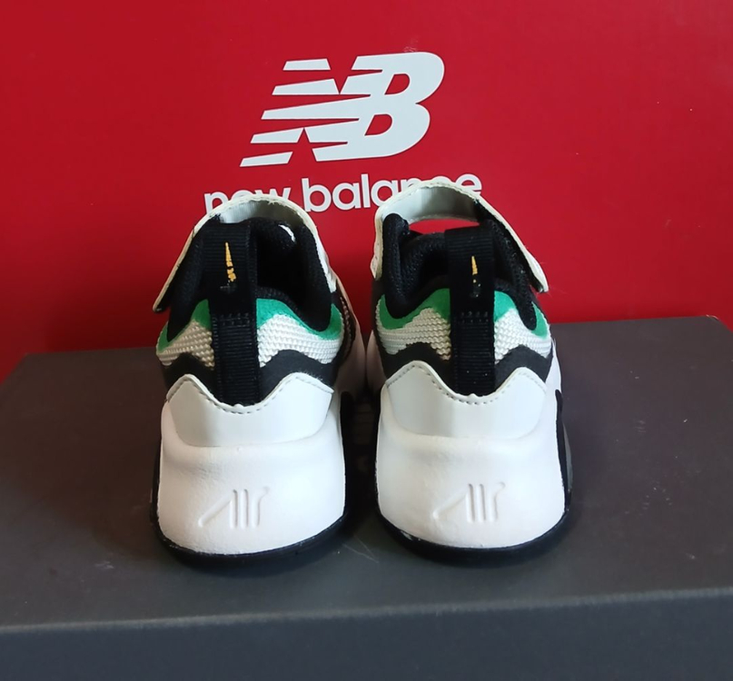 나이키키즈 에어맥스200 .. . . 130사이즈 운동화AT5629-100 이미지