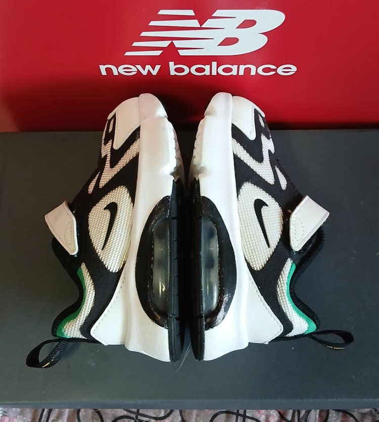 나이키키즈 에어맥스200 .. . . 130사이즈 운동화AT5629-100 이미지