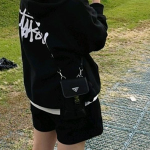 프라다 폰홀더백/크로스백/미니백 정품S급(보증서O)구찌프라다루이비통디올고야드샤넬셀린느보테가생로랑발렌시아가버버리가방 이미지