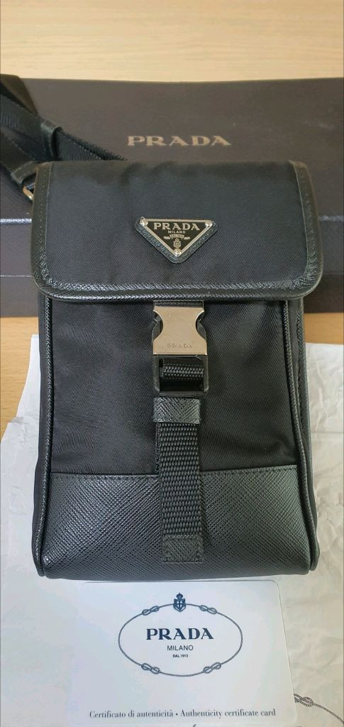 프라다 폰홀더백/크로스백/미니백 정품S급(보증서O)구찌프라다루이비통디올고야드샤넬셀린느보테가생로랑발렌시아가버버리가방 이미지