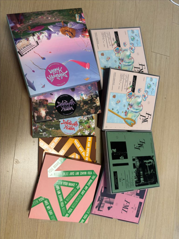 세븐틴 앨범 26개,미니 달력,큰 달력, 포카 다 있음,특전으로 받은거,주문제작 키링 이미지