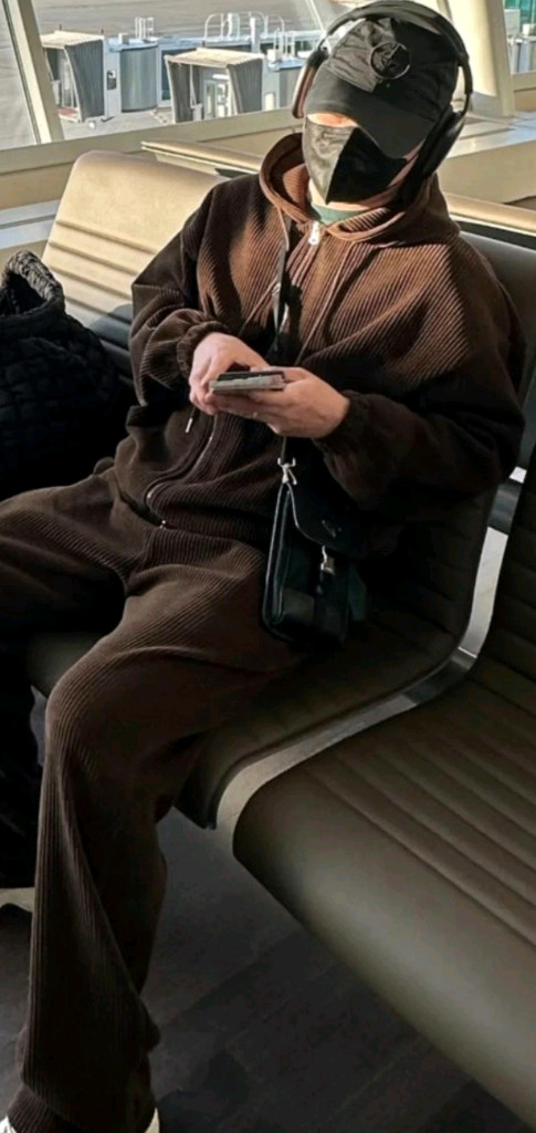 프라다 폰홀더백/크로스백/미니백 정품S급(보증서O)구찌프라다루이비통디올고야드샤넬셀린느보테가생로랑발렌시아가버버리가방 이미지