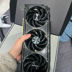 RTX 4080 팬텀 이미지