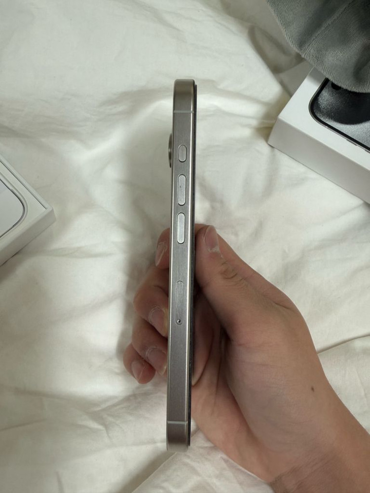 아이폰 15프로 128기가 화이트티타늄 이미지