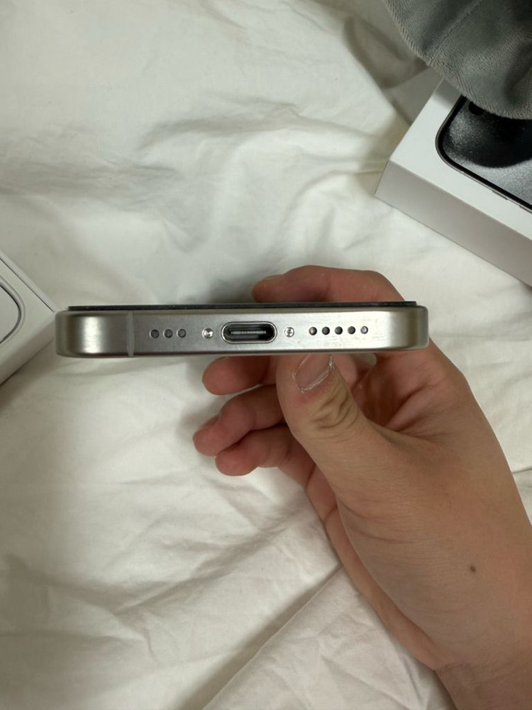 아이폰 15프로 128기가 화이트티타늄 이미지