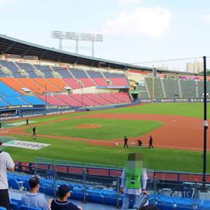 3월 29일 일요일 잠실 LG vs kt 1루 오렌지석 208블럭 통로 단석 양도합니다