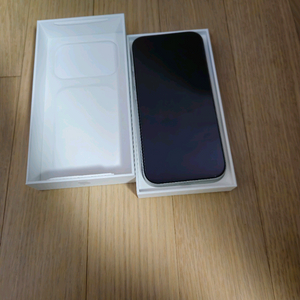 아이폰17프로맥스 512GB 실버 자급제폰 ss급 팝니다.