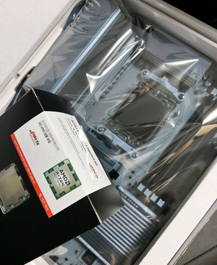 거의 새것 9800x3d RTX 5080 어로스마스터 어마 ICE PC 화이트 수냉쿨러 데스크탑 이미지