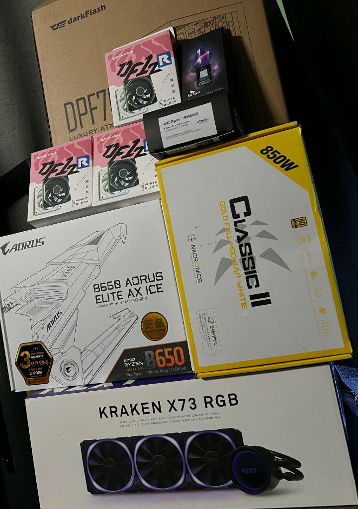 거의 새것 9800x3d RTX 5080 어로스마스터 어마 ICE PC 화이트 수냉쿨러 데스크탑 이미지